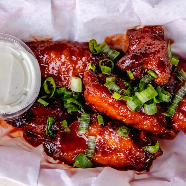 Honey Sriracha Chicken Wings (6).